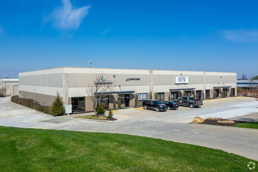 8140-8150 Monticello Ter, Shawnee, KS for lease - Primary Photo - Image 2 of 7