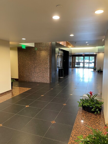 6101 S Broadway Ave, Tyler, TX à louer - Photo intérieure - Image 3 de 26