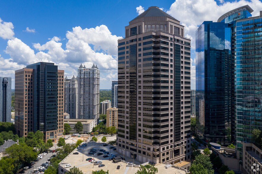1100 Peachtree St NE, Atlanta, GA à louer - Photo du bâtiment - Image 3 de 16