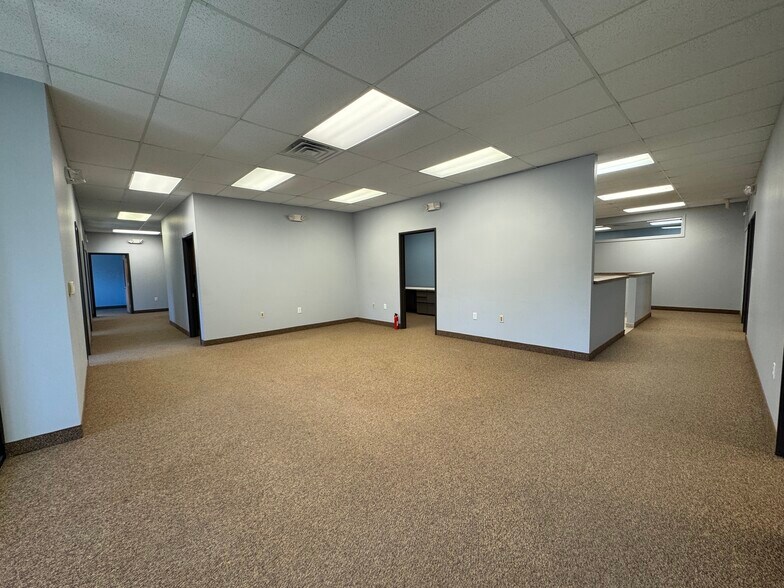 510 S Maple Rd, Ann Arbor, MI à vendre - Photo du bâtiment - Image 2 de 12