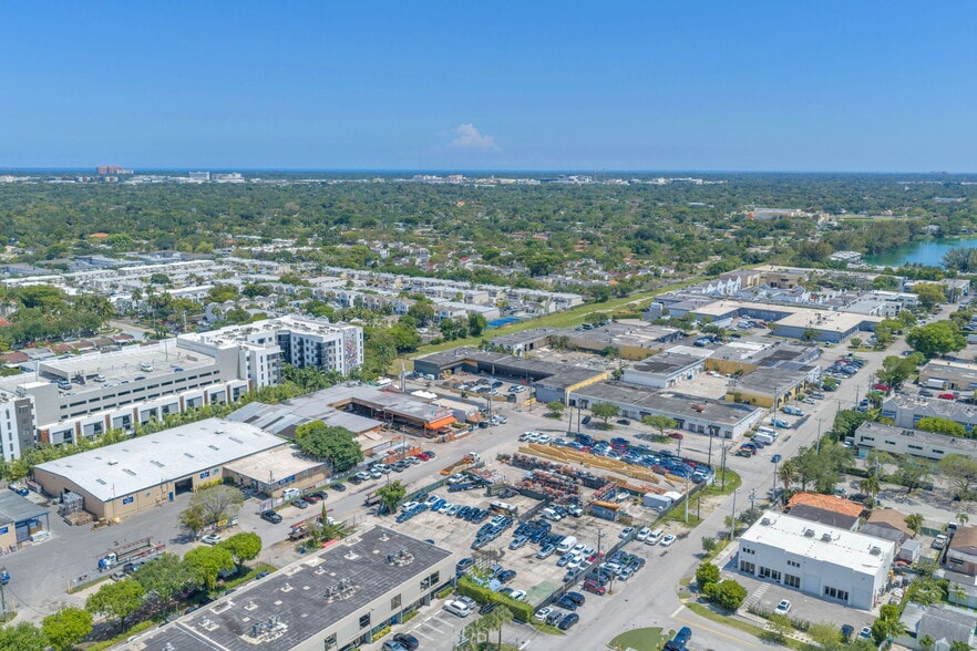 4385 SW 70th Ct, Miami, FL for sale - Building Photo - Image 3 of 4