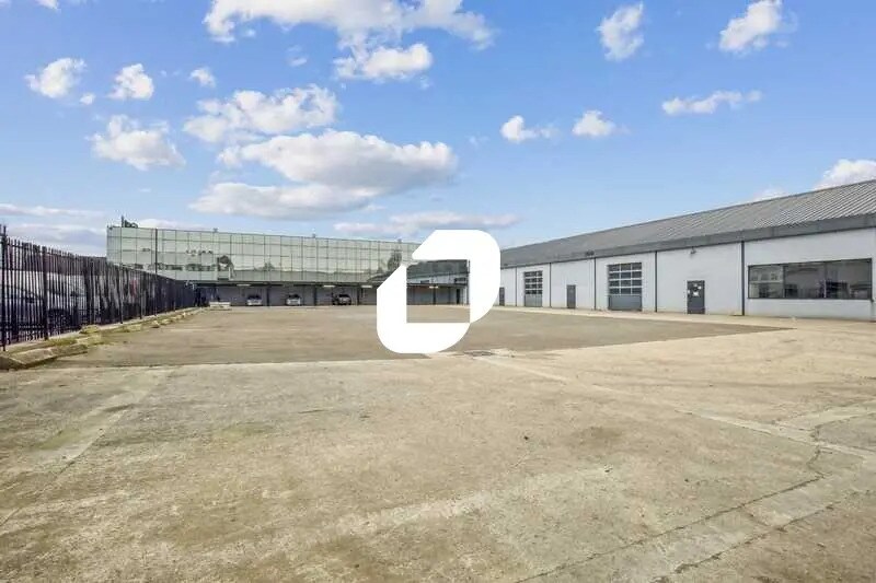 Office in Gonesse for lease Building Photo- Image 1 of 14