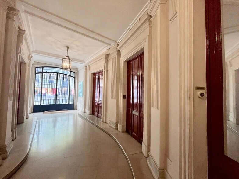 Bureau dans Paris à louer - Hall d’entrée - Image 2 de 11
