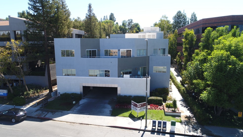 20720 Ventura Blvd, Woodland Hills, CA for lease - Building Photo - Image 3 of 8