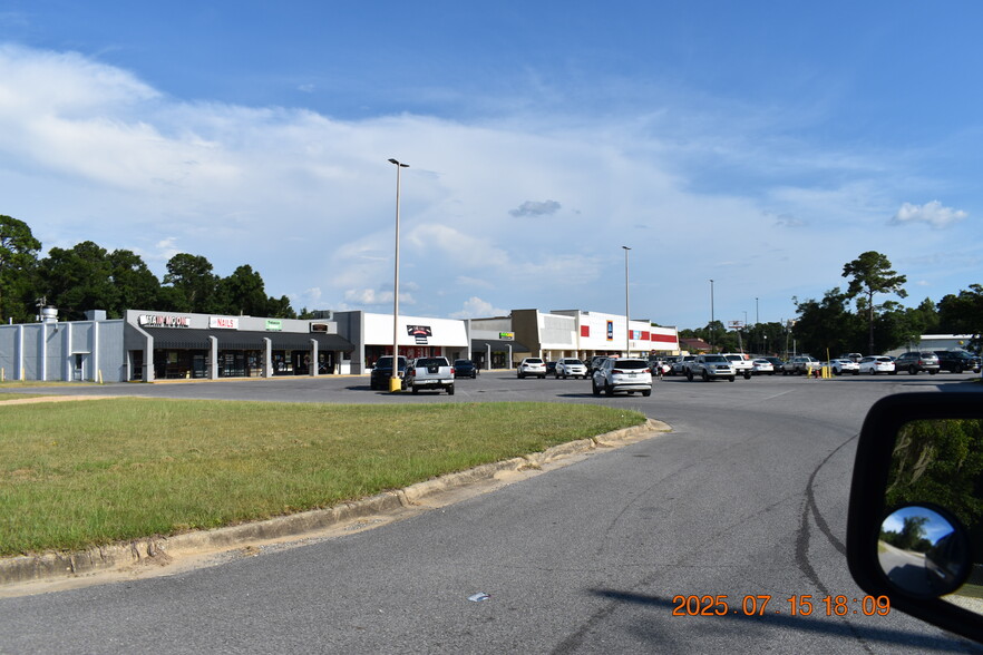 5428-5444 Dogwood Dr, Milton, FL for sale - Building Photo - Image 3 of 10