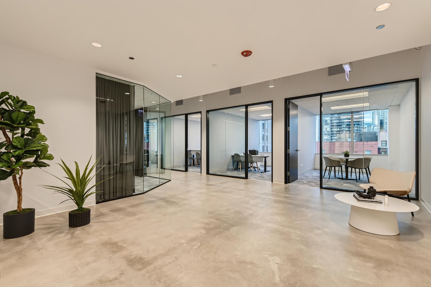 515 N State St, Chicago, IL for lease Interior Photo- Image 1 of 9