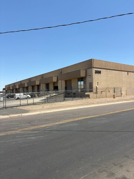 3550 W Clarendon Ave, Phoenix, AZ à louer - Photo du bâtiment - Image 2 de 4