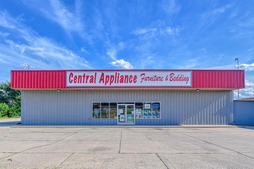 102 E Central Blvd, Anadarko, OK for sale - Building Photo - Image 2 of 19