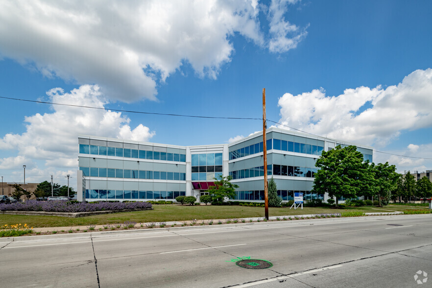 5007 S Howell Ave, Milwaukee, WI for lease - Building Photo - Image 2 of 4