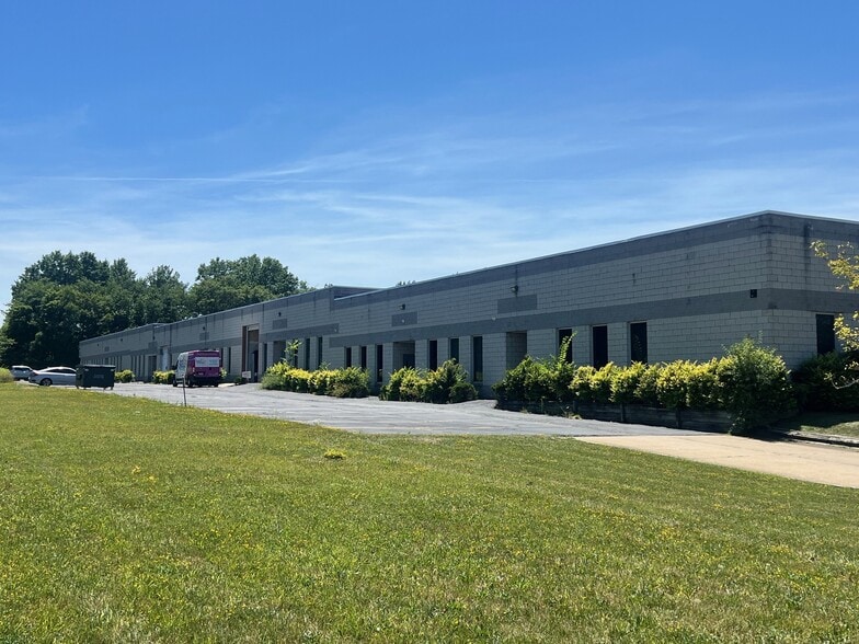14600 S Industrial Ave, Maple Heights, OH for lease - Building Photo - Image 1 of 4