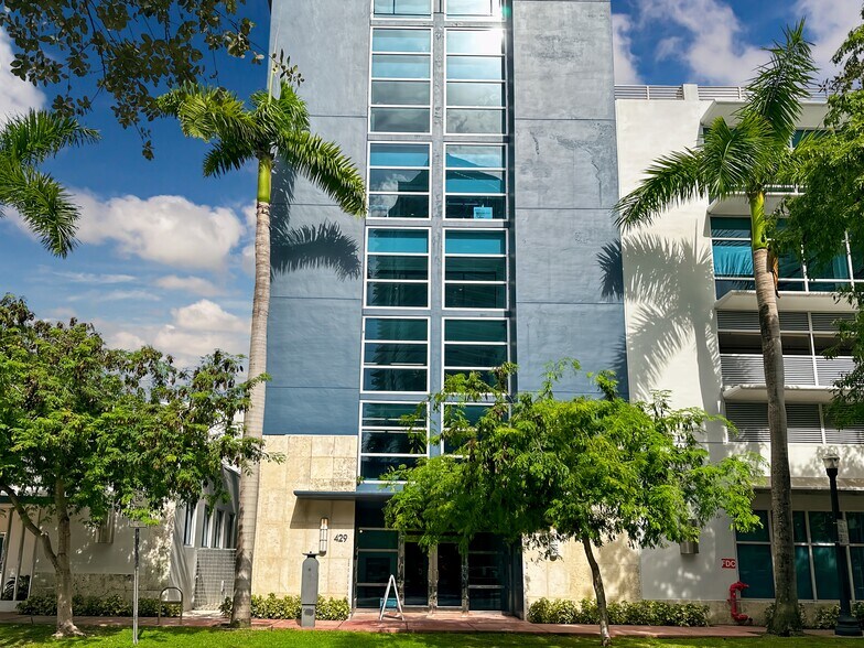 429 Lenox Ave, Miami Beach, FL à louer - Photo intérieure - Image 3 de 12