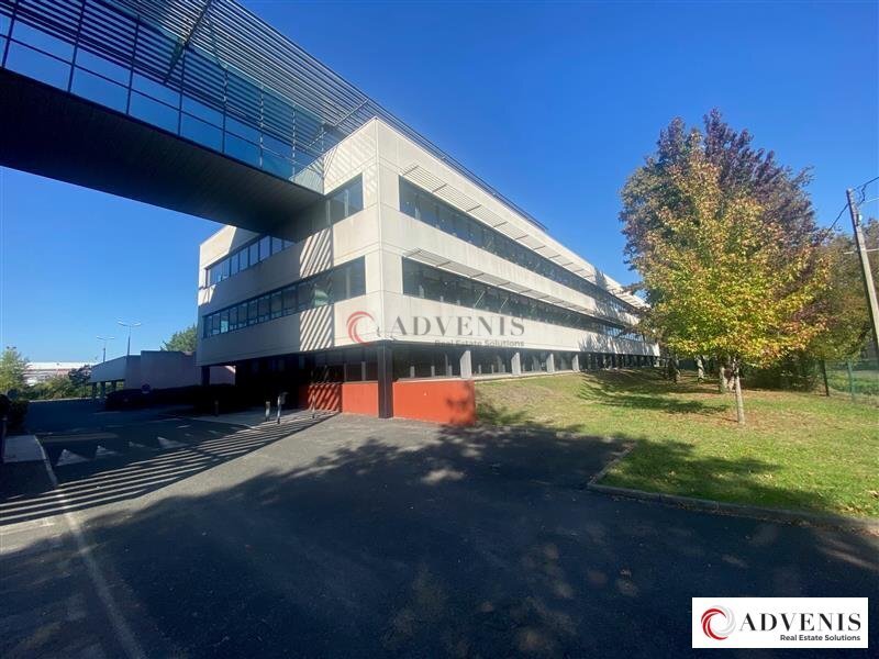 Office in Gradignan for lease Building Photo- Image 1 of 12