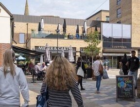 Piries Pl, Horsham à louer Photo du bâtiment- Image 1 de 4