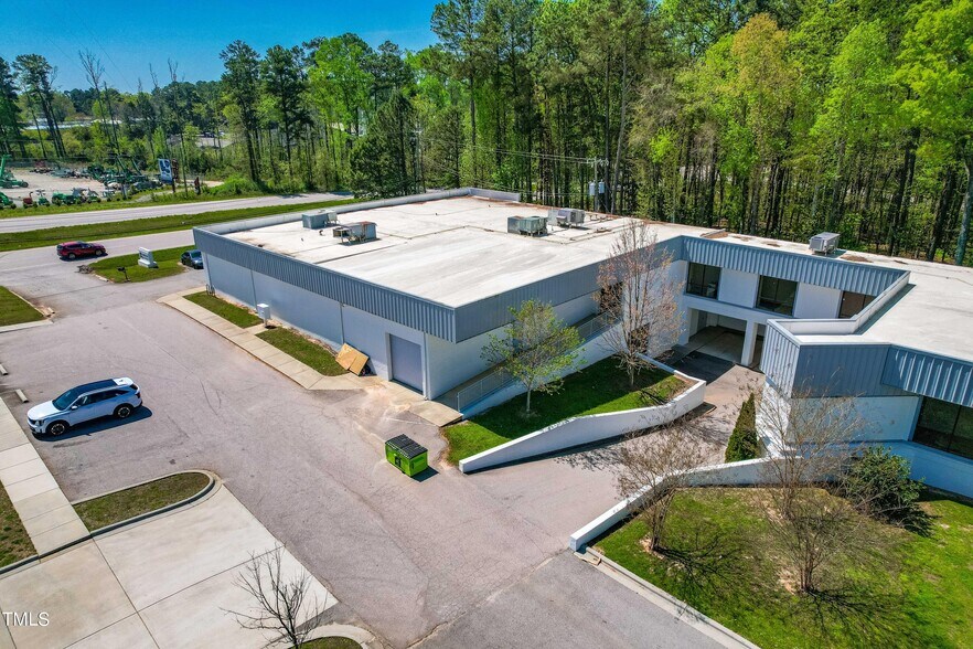 5706 Chapel Hill Rd, Raleigh, NC à louer - Photo du bâtiment - Image 1 de 25