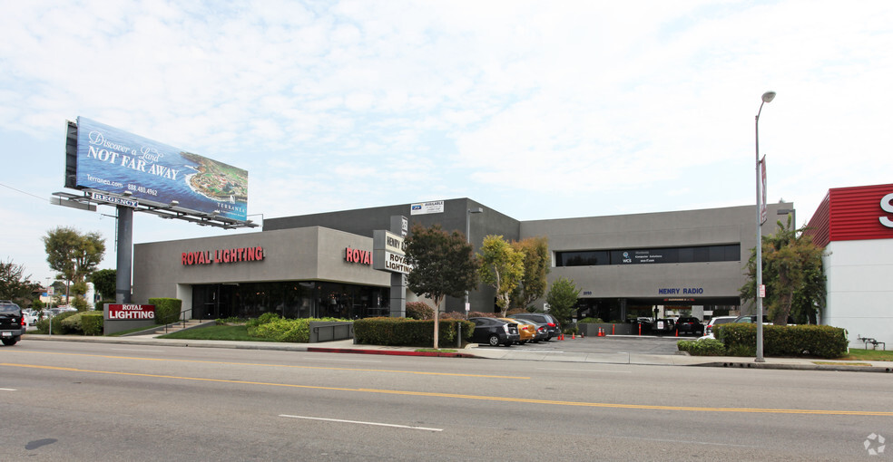 2050 S Bundy Dr, Los Angeles, CA à vendre - Photo du bâtiment - Image 1 de 1