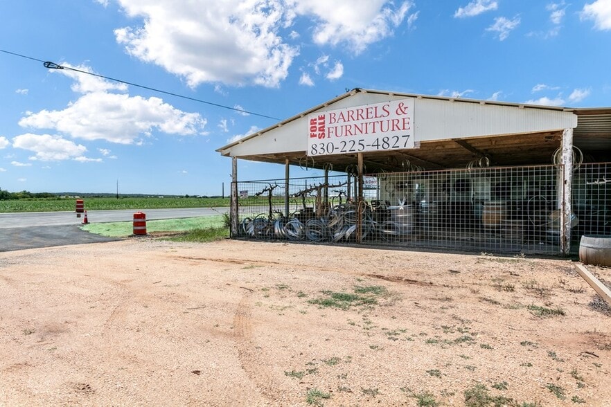 12148 E US Highway 290, Fredericksburg, TX for lease - Building Photo - Image 3 of 7