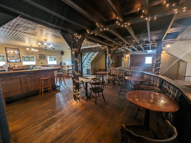 Plus de détails pour 17 Main St, Ballston Lake, NY - Commerce de détail à louer