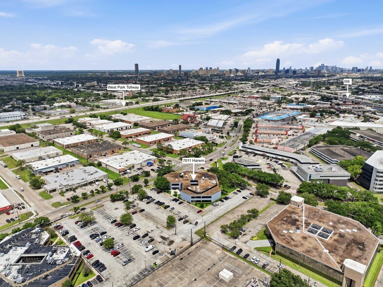 7011 Harwin Dr, Houston, TX à louer - Photo du bâtiment - Image 2 de 17