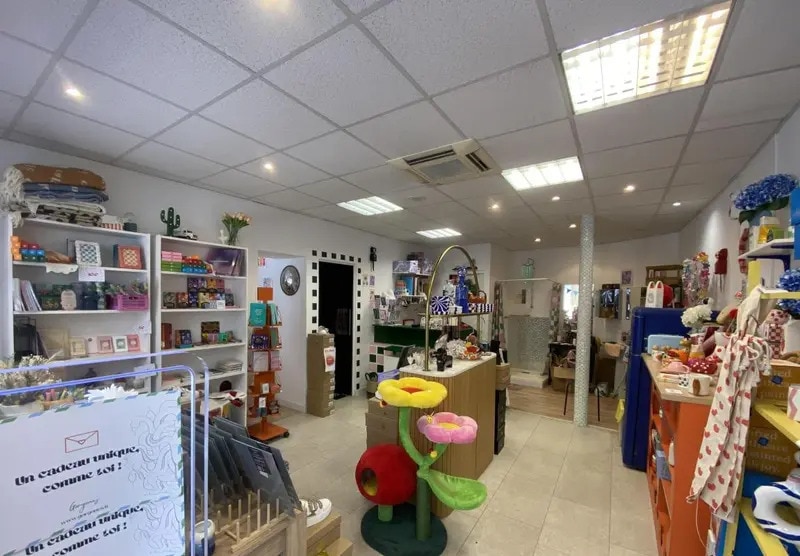 Retail in Paris for lease - Interior Photo - Image 3 of 6