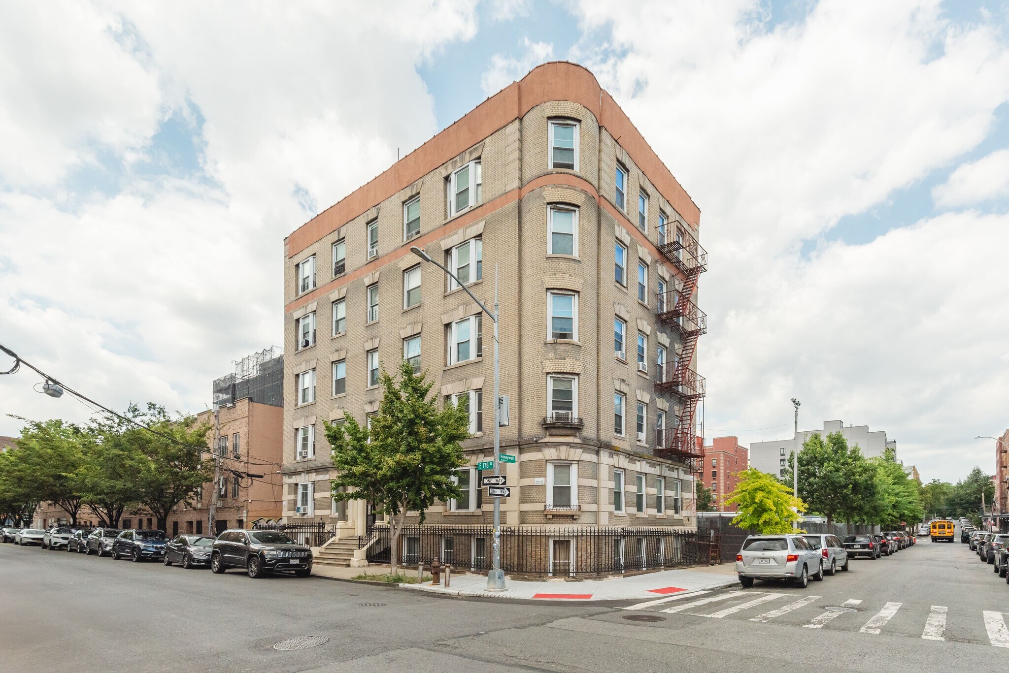 887 E 178th St, Bronx, NY à vendre Photo du bâtiment- Image 1 de 1