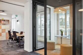 29 Rue Du Faubourg Poissonnière, Paris à louer Photo intérieure- Image 2 de 8