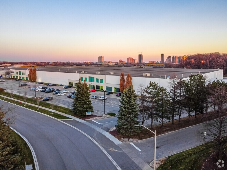 5650 Keaton Cres, Mississauga, ON à louer - Photo du bâtiment - Image 3 de 4