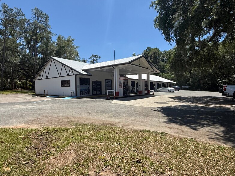 3380 SE Lake Weir Ave, Ocala, FL à louer - Photo du bâtiment - Image 2 de 2