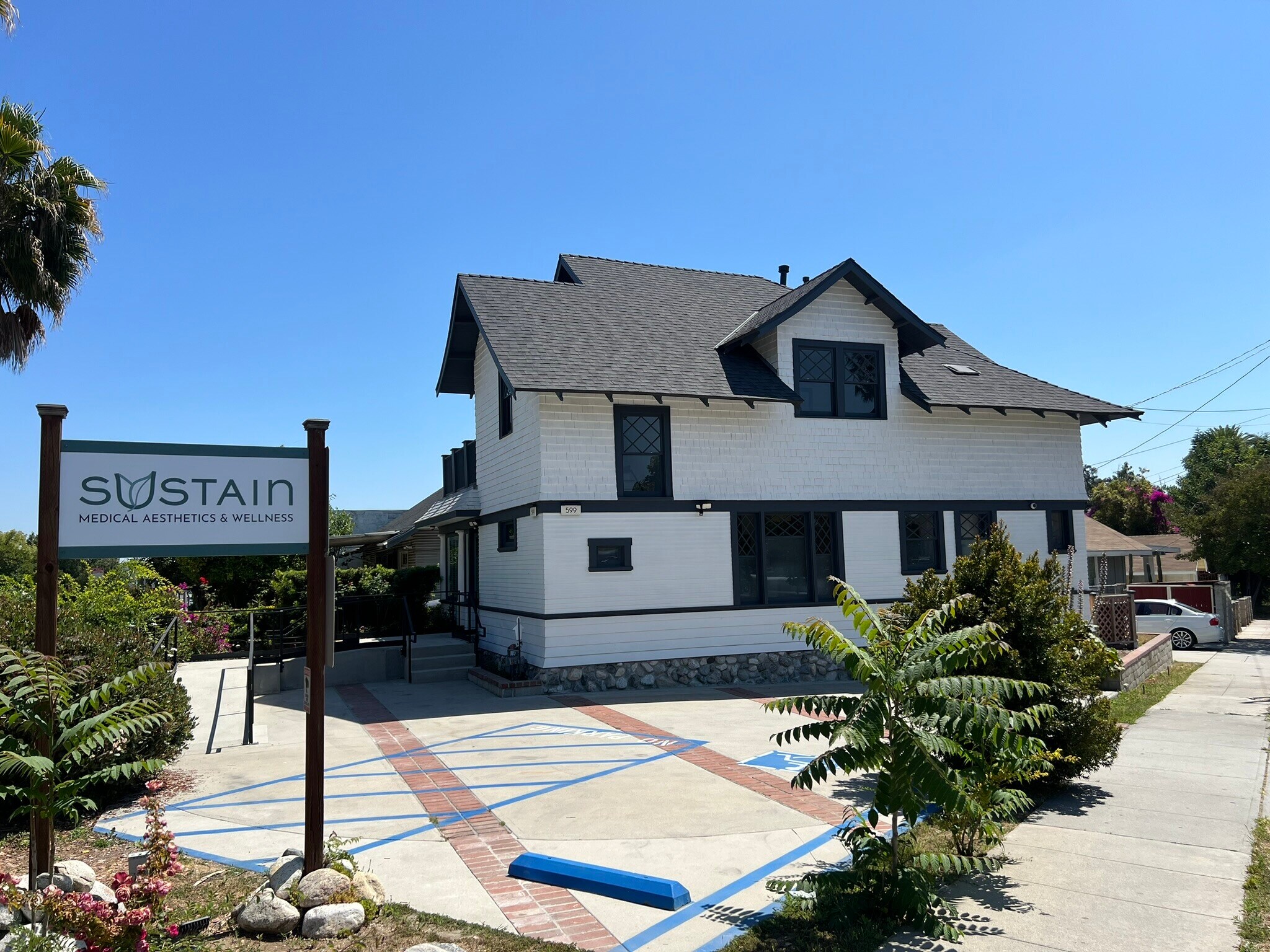 599 N Fair Oaks Ave, Pasadena, CA à louer Photo du bâtiment- Image 1 de 16