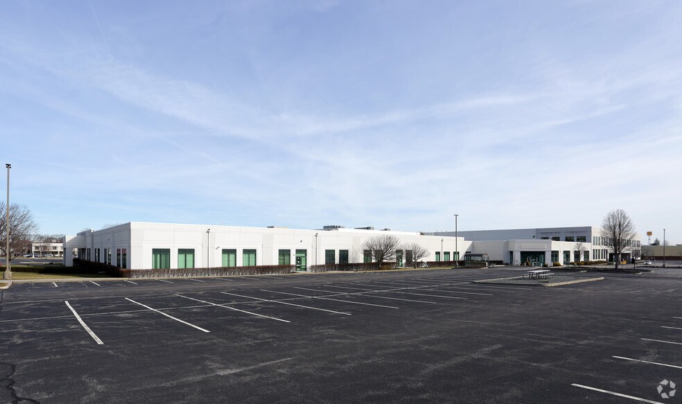 100 Sockanosset Cross Rd, Cranston, RI for lease - Primary Photo - Image 1 of 18