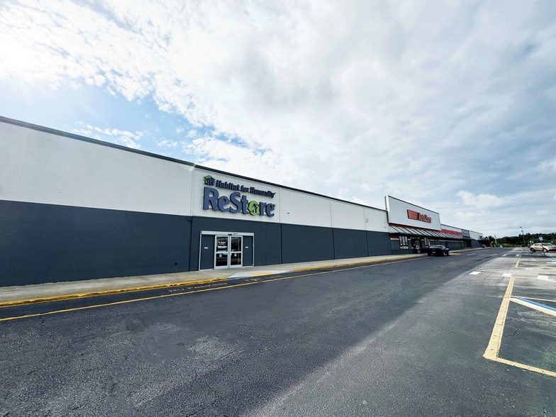 8207-8325 N Florida Ave, Tampa, FL for lease - Building Photo - Image 1 of 6