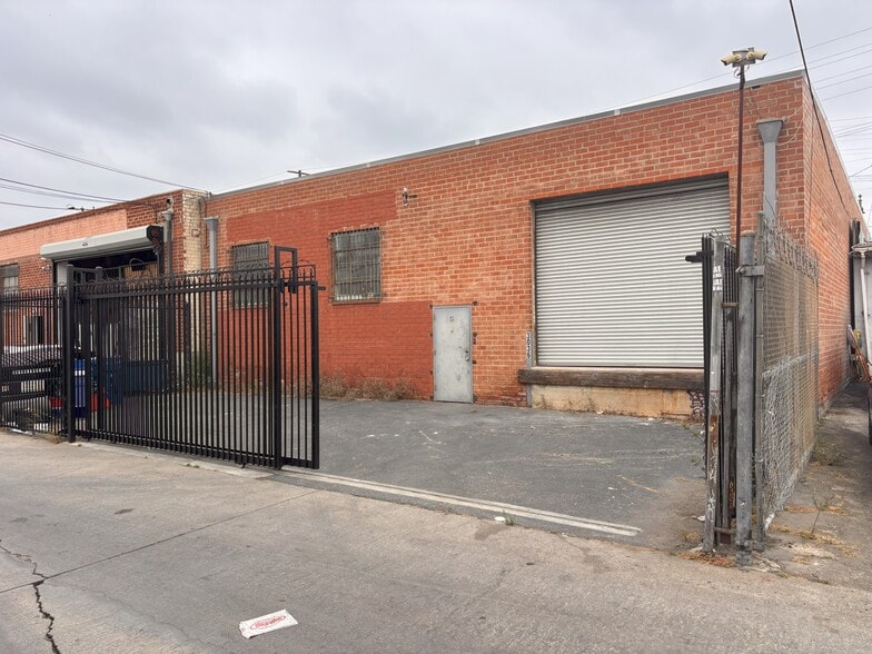 3036 E Olympic Blvd, Los Angeles, CA for sale - Building Photo - Image 3 of 5