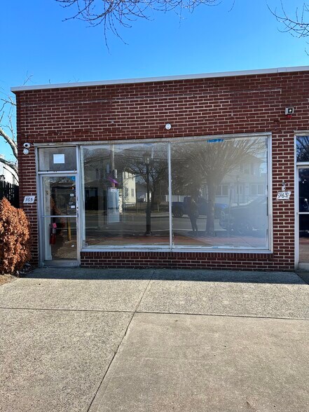 161-165 Higbie Ln, West Islip, NY à louer - Photo du bâtiment - Image 2 de 2