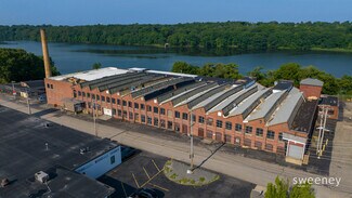 Plus de détails pour 727 School St, Pawtucket, RI - Industriel à louer