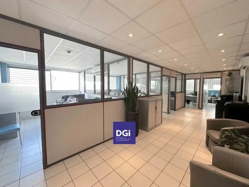 Office in Nîmes for lease Interior Photo- Image 1 of 7