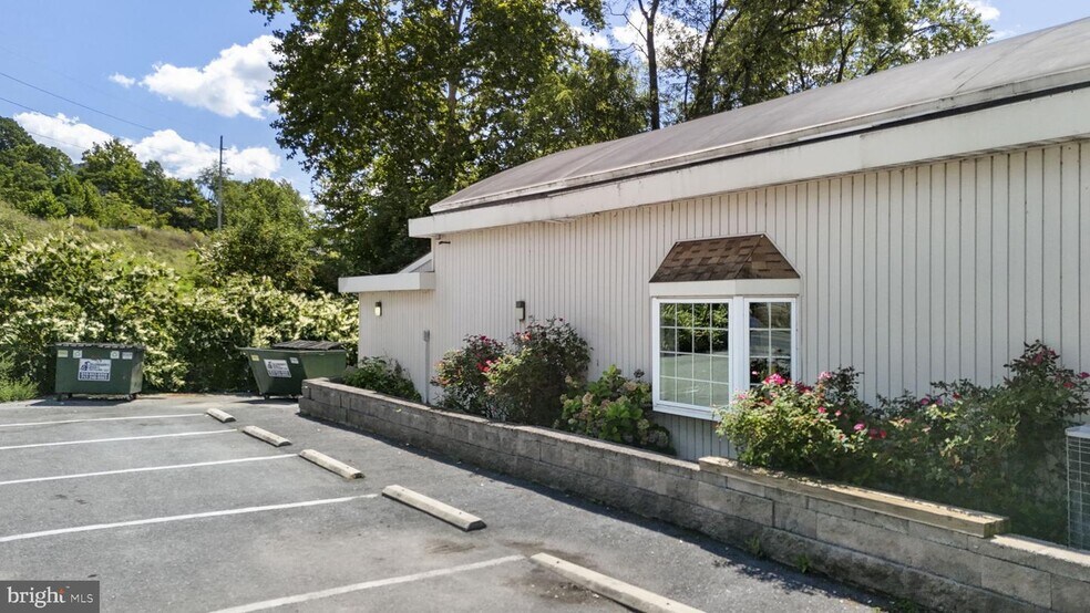 5 Spring Valley Rd, Reading, PA à vendre - Photo du bâtiment - Image 2 de 31