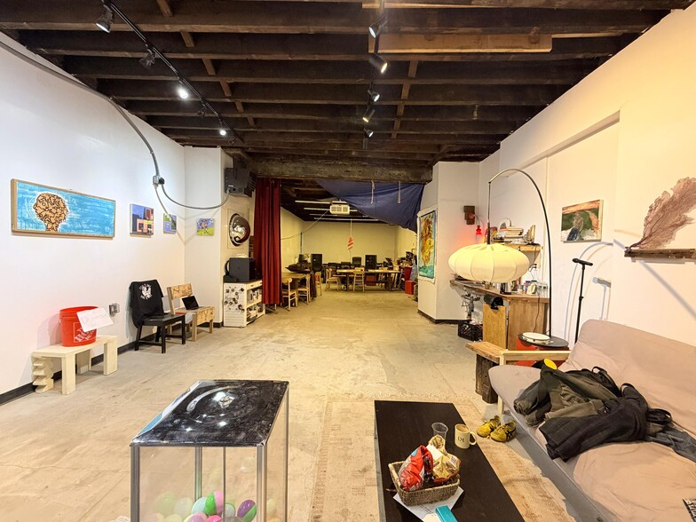 671 Flatbush Ave, Brooklyn, NY à louer - Photo du bâtiment - Image 2 de 6