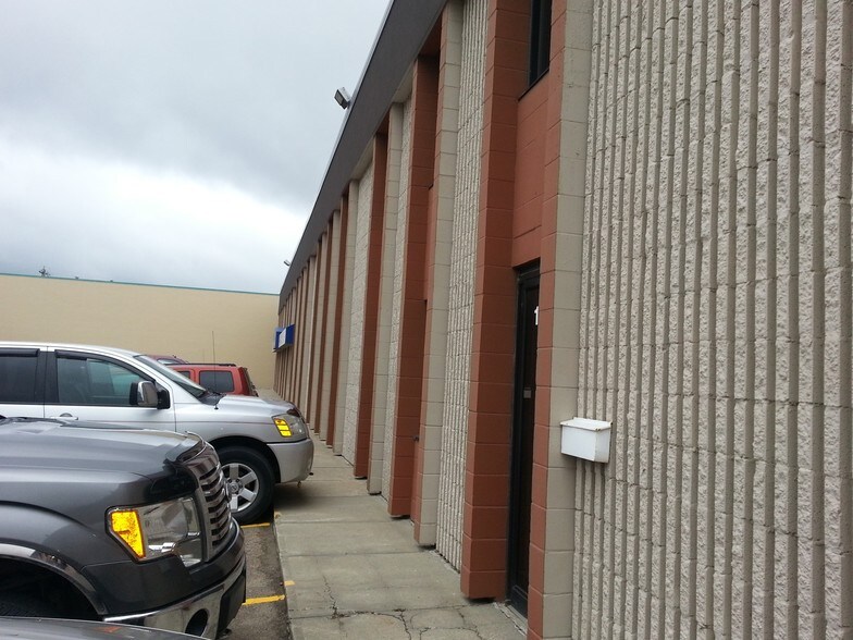 15355-15393 117th Ave NW, Edmonton, AB à vendre - Photo du bâtiment - Image 3 de 8