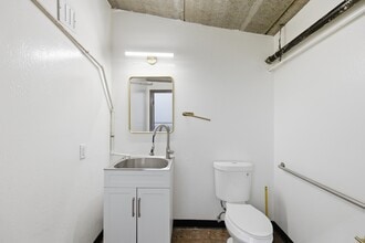 301-329 E 12th St, Los Angeles, CA for lease Interior Photo- Image 1 of 12