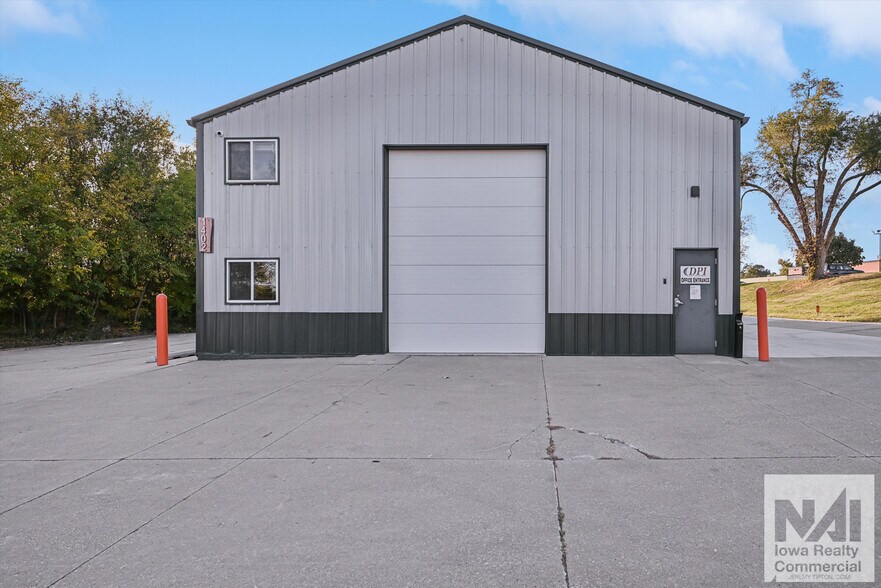 1402 SW 18th St, Cedar Rapids, IA à louer - Photo du bâtiment - Image 3 de 33