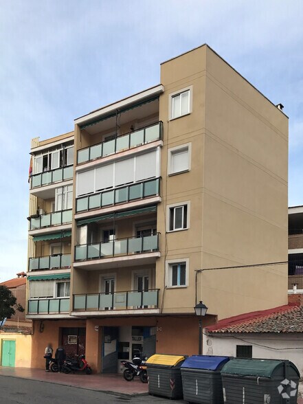 Retail in Alcalá de Henares, Madrid for lease - Building Photo - Image 1 of 2
