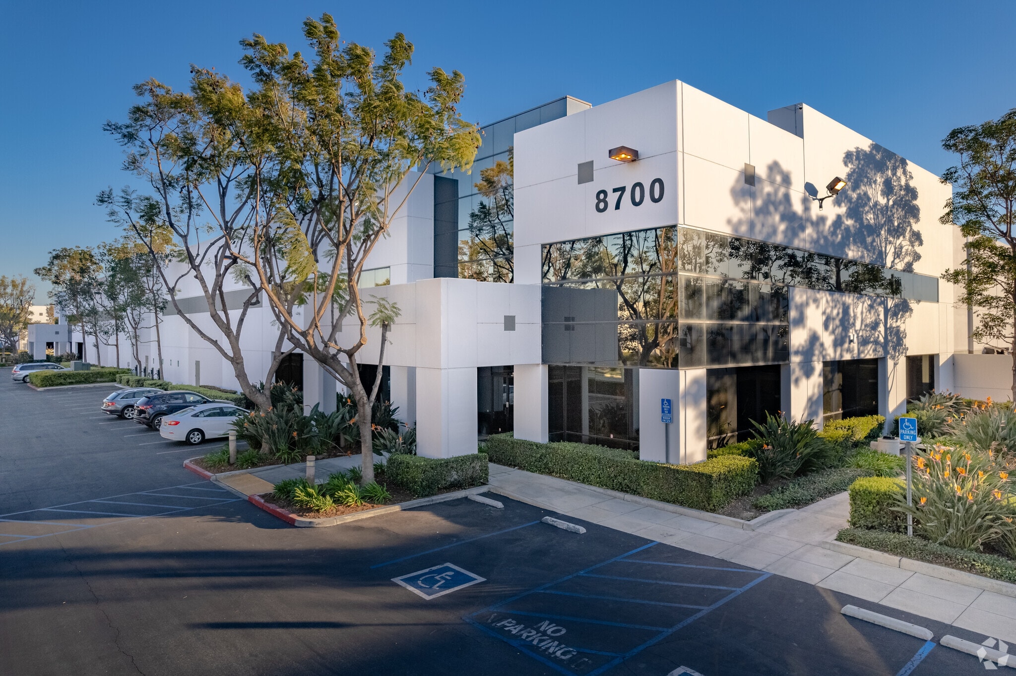 8700-8750 Rex Rd, Pico Rivera, CA à louer Photo principale- Image 1 de 7