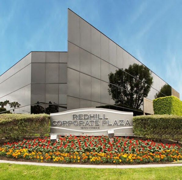 18022 Cowan, Irvine, CA à louer - Photo du bâtiment - Image 3 de 5