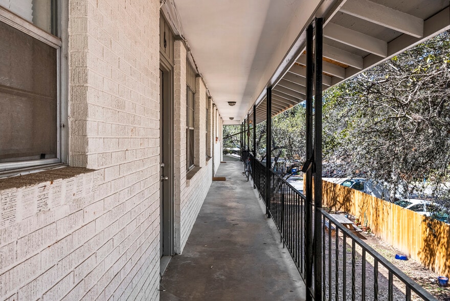 2411 S 5th St, Austin, TX à vendre - Photo du bâtiment - Image 3 de 10