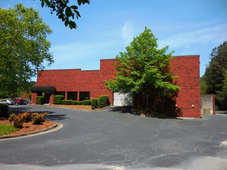 1325 Capital Cir, Lawrenceville, GA à vendre - Photo du bâtiment - Image 3 de 7