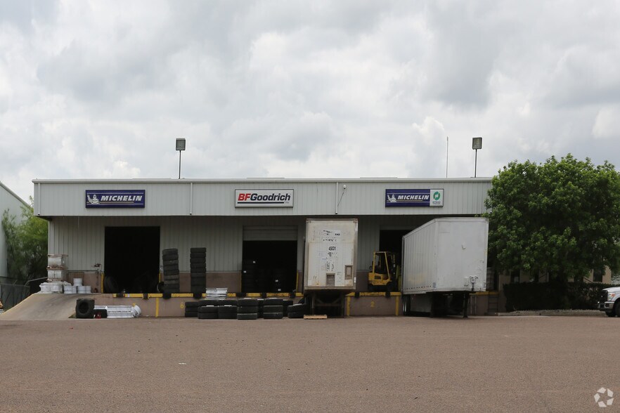 14416 Import Rd, Laredo, TX à louer - Photo principale - Image 2 de 2