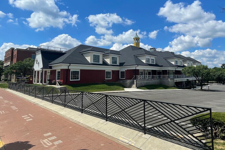 1030 S Rangeline Rd, Carmel, IN à louer - Photo du bâtiment - Image 1 de 3