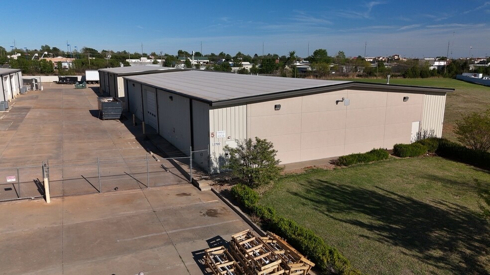2624-2700 Railroad Dr, Edmond, OK for sale - Building Photo - Image 3 of 5