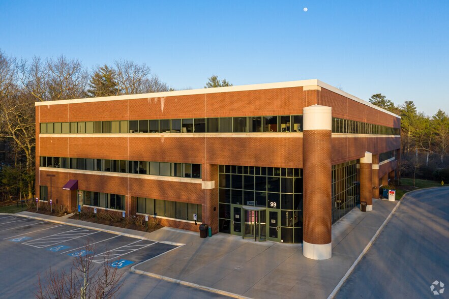 99 Derby St, Hingham, MA à louer - Photo du bâtiment - Image 1 de 8