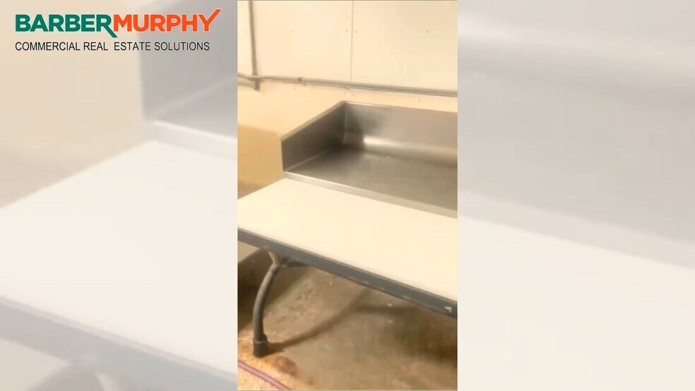 102 S Van Buren St, New Athens, IL à vendre - Vidéo sur l’inscription commerciale - Image 2 de 17