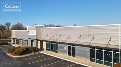 2921 S Old Missouri Rd, Springdale, AR for lease Interior Photo- Image 1 of 7